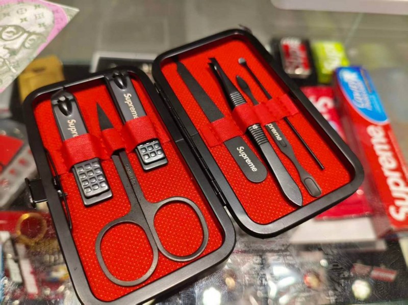 Supreme manicure set