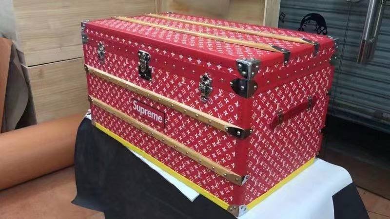 Supreme Louis Vuitton Monogram 90 Red Louis Vuitton x Supreme Malle Courrier Trunk