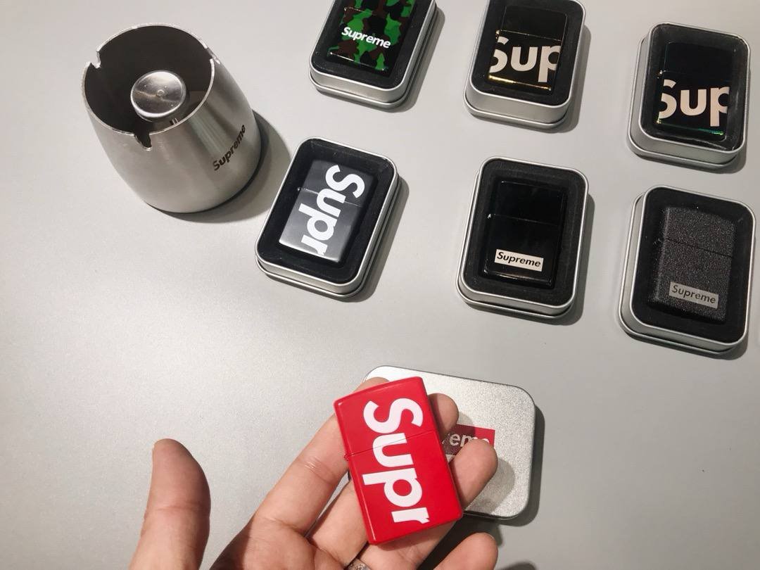 Supreme Zippo